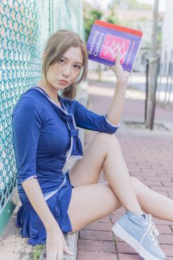 美女俏芳邻