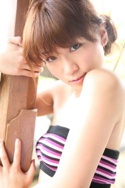 美女与帅哥亲嘴