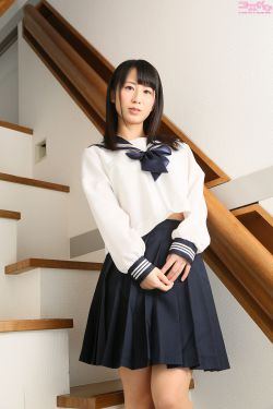 《将电动牙刷放在小洞里》